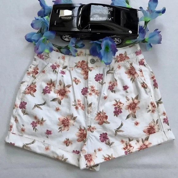 American Eagle NWOT Denim Floral Mom Shorts Women 2 - Picture 2 of 10